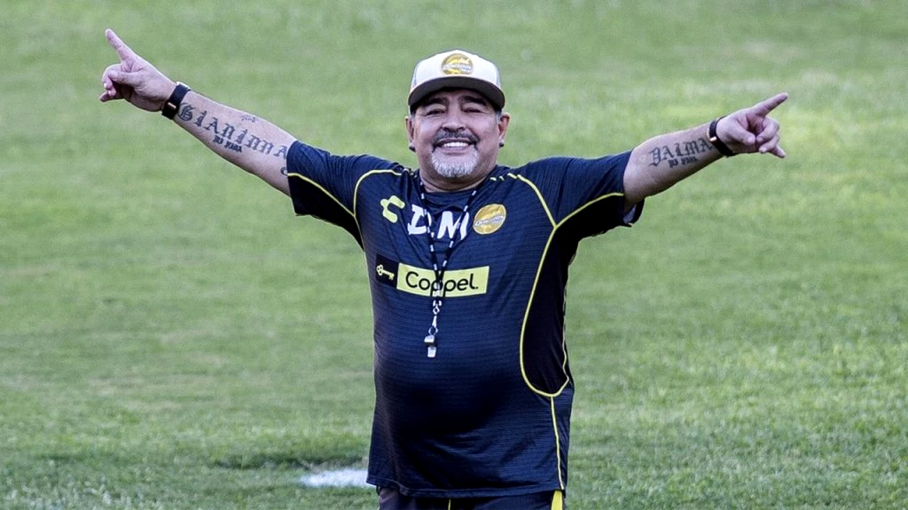 Argentinienii au luat foc după ce Maradona a fost făcut „un gras dependent de droguri”. Vin zile grele pentru contestatar