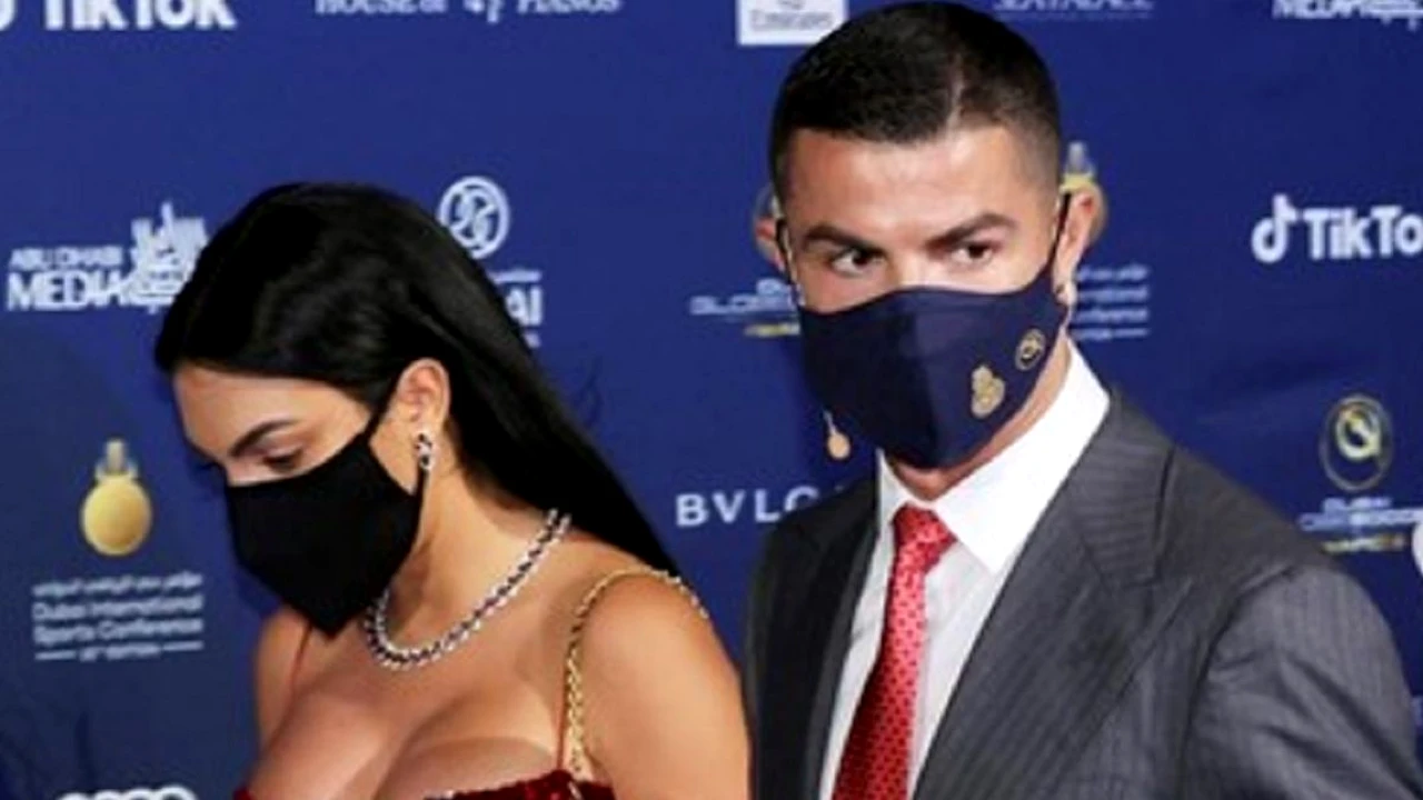 Ronaldo își protejează iubita cu cea mai bună mască din lume. Cât poate să coste masca anti-Covid purtată de Georgina!