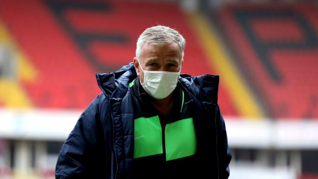 Dan Petrescu între oglinzi paralele