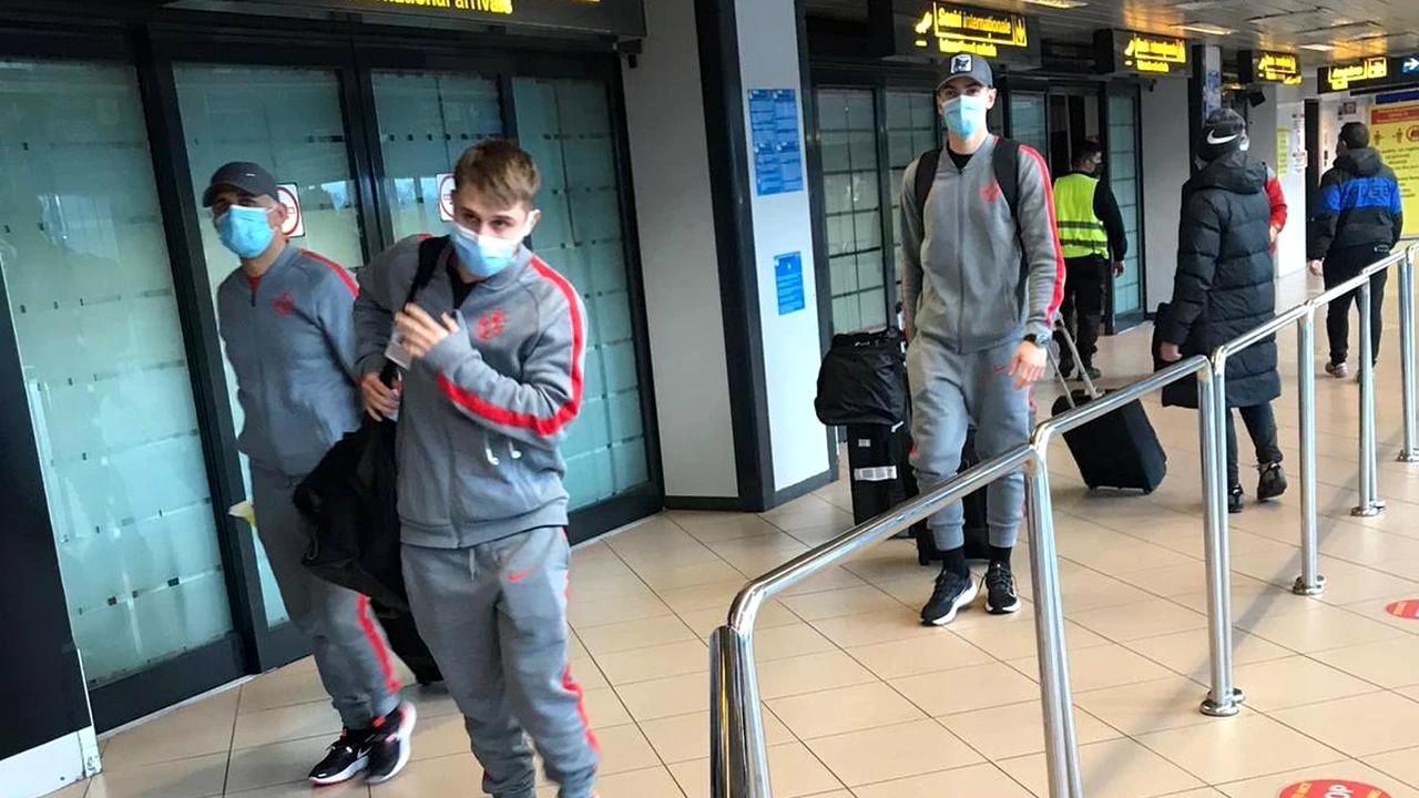 UPDATE. Primele poze cu jucătorii FCSB pe aeroport. De ce au întârziat trei ore și s-au urcat în două autocare