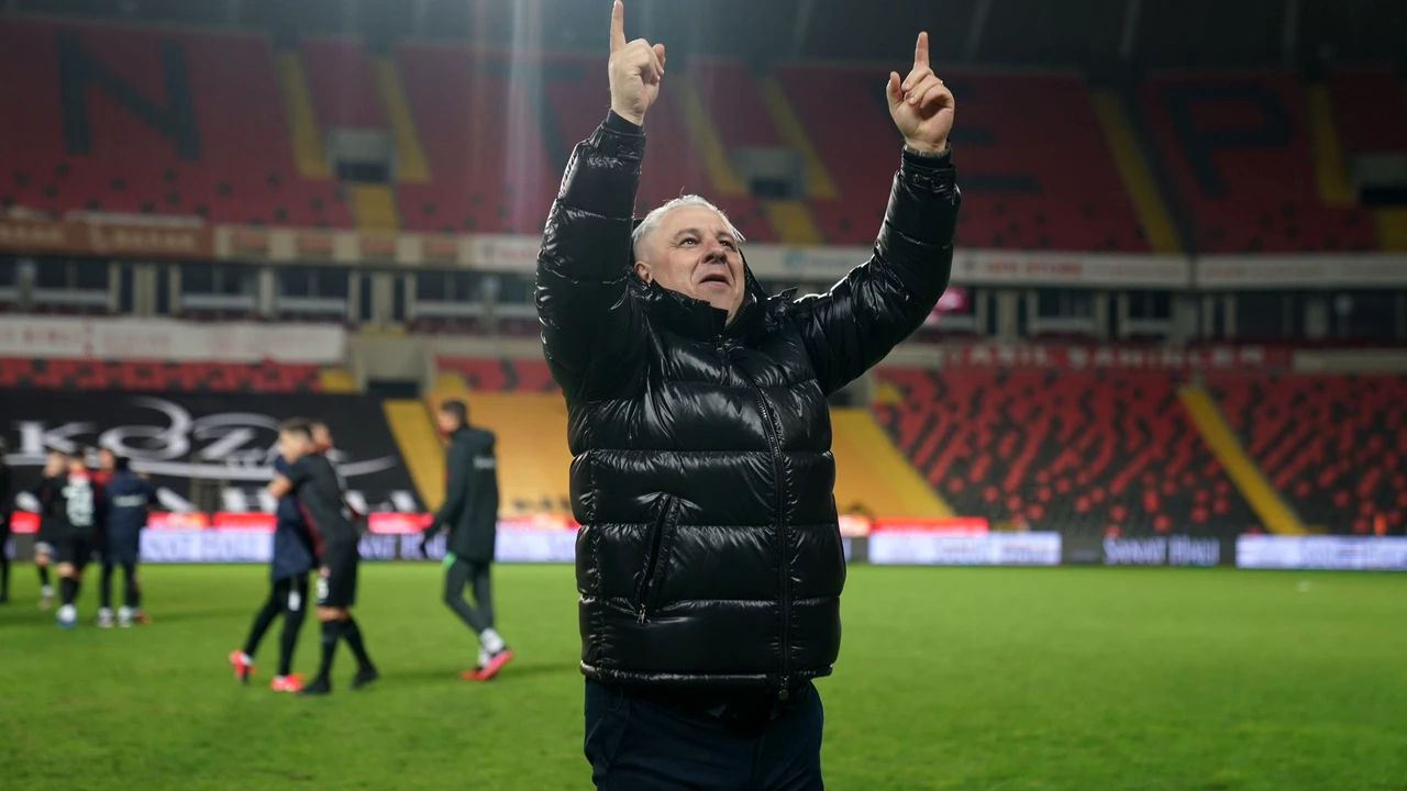 „Șumudică e vulturul din Carpați” Turcii nu se mai opresc din laude după ce românul de la Gaziantep a ajuns pe primul loc