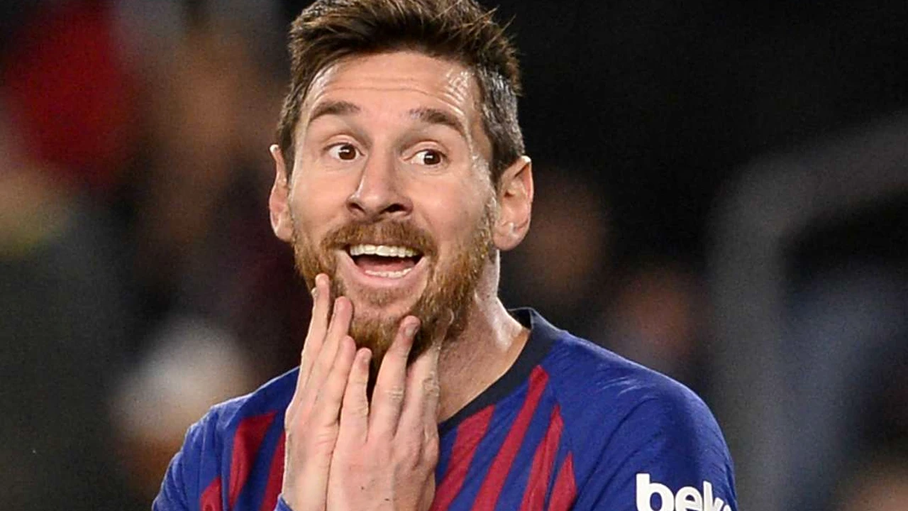 O blondă celebră în România a reușit să se apropie ”periculos” de mult de Messi! Ce a urmat la Ibiza…