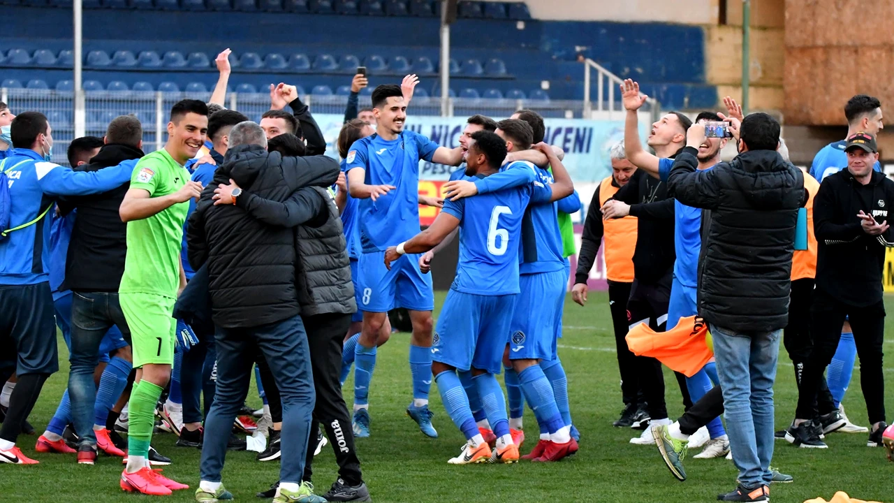 Le-a pus gând rău celor de la FCSB și CFR Cluj. Cine este antrenorul care vrea să îngenuncheze granzii Ligii I