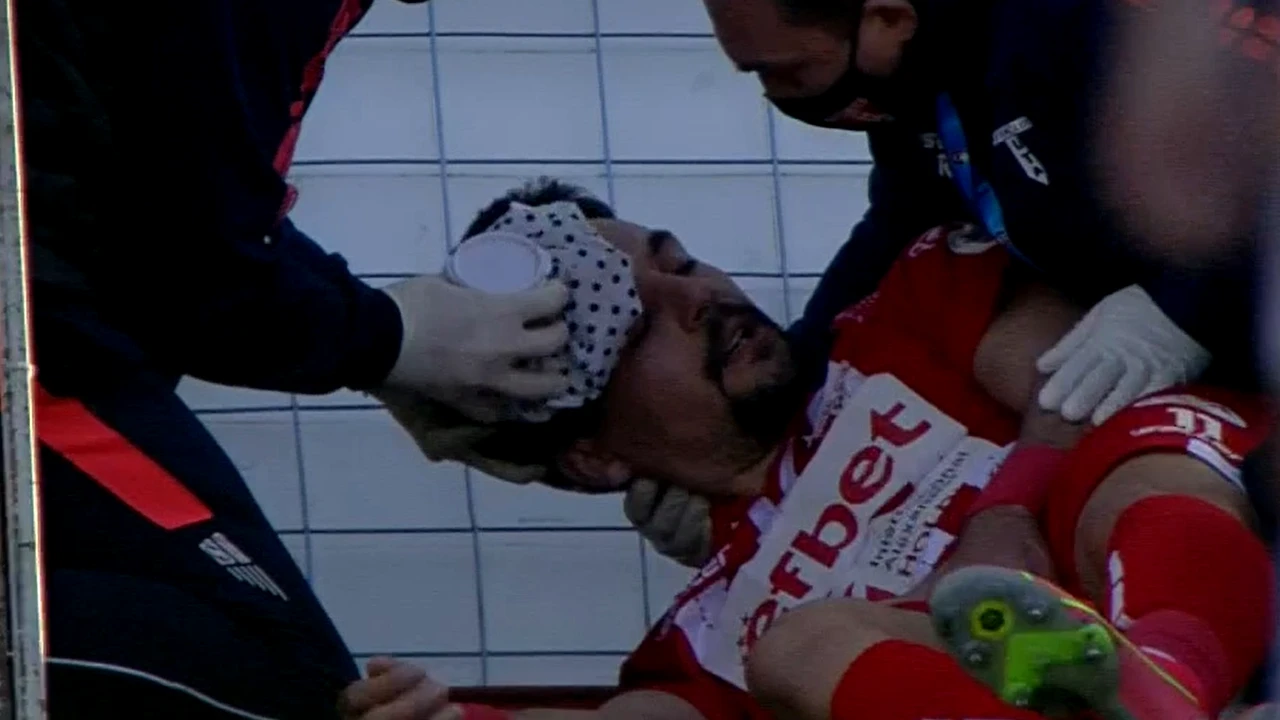 Remiză fără goluri între Astra și UTA Arad! Adrian Petre, comoționat după ce s-a izbit de panourile publicitare