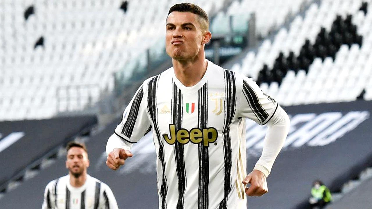FOTO: Cristiano Ronaldo, imaginea momentului după ce a câștigat Cupa Italiei cu Juventus! A dormit cu trofeul în brațe