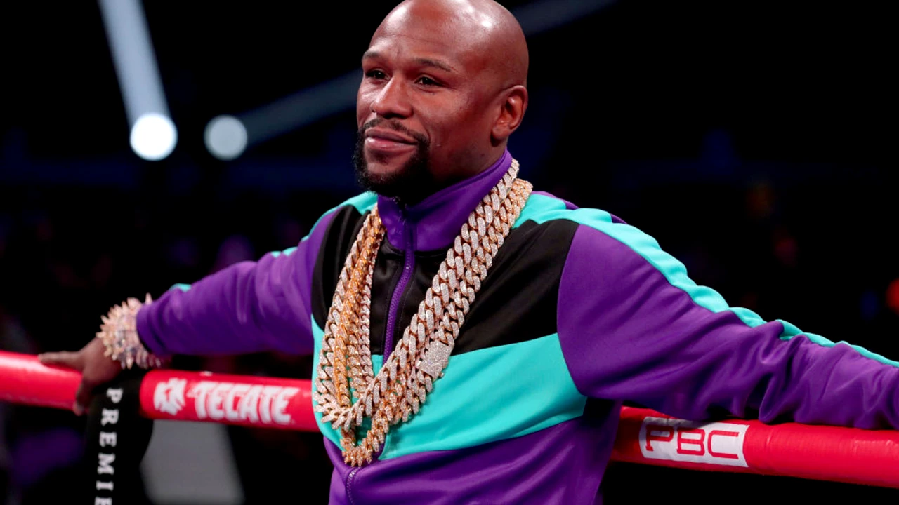 Floyd Mayweather și-a dat iubita afară din casă. Superba dansatoare Anna Monroe nu a avut de ales