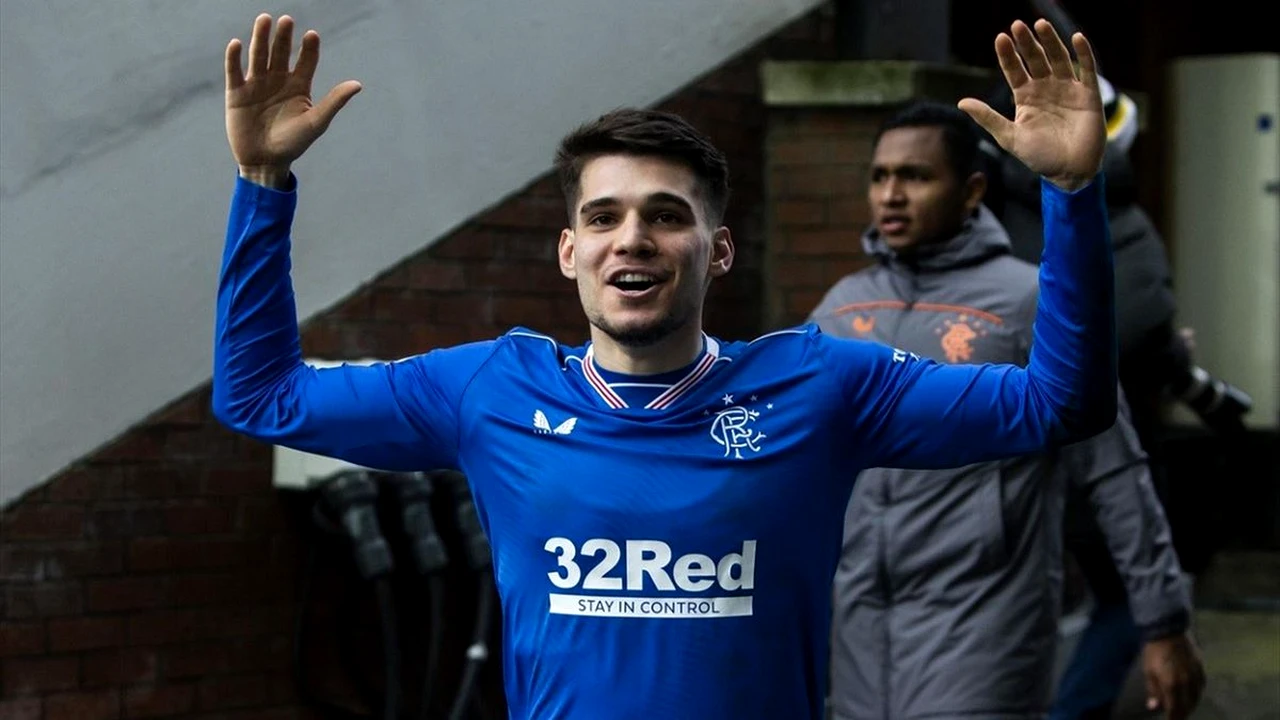 „Steven Gerrard i-a găsit înlocuitor lui Ianis Hagi”. Anunțul englezilor despre iminenta plecare a fotbalistului român