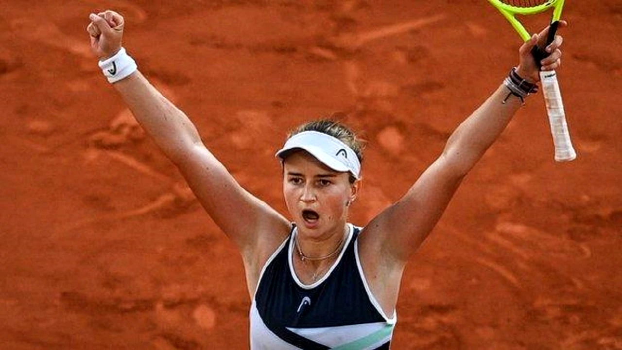 Barbora Krejcikova este noua “regină” a zgurii de la Roland Garros! Victorie în trei seturi pentru jucătoarea din Cehia în finală
