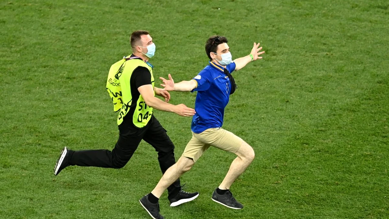 GALERIE FOTO. Un suporter al Moldovei a intrat pe gazonul Arenei Naționale în timpul partidei Franța – Elveția