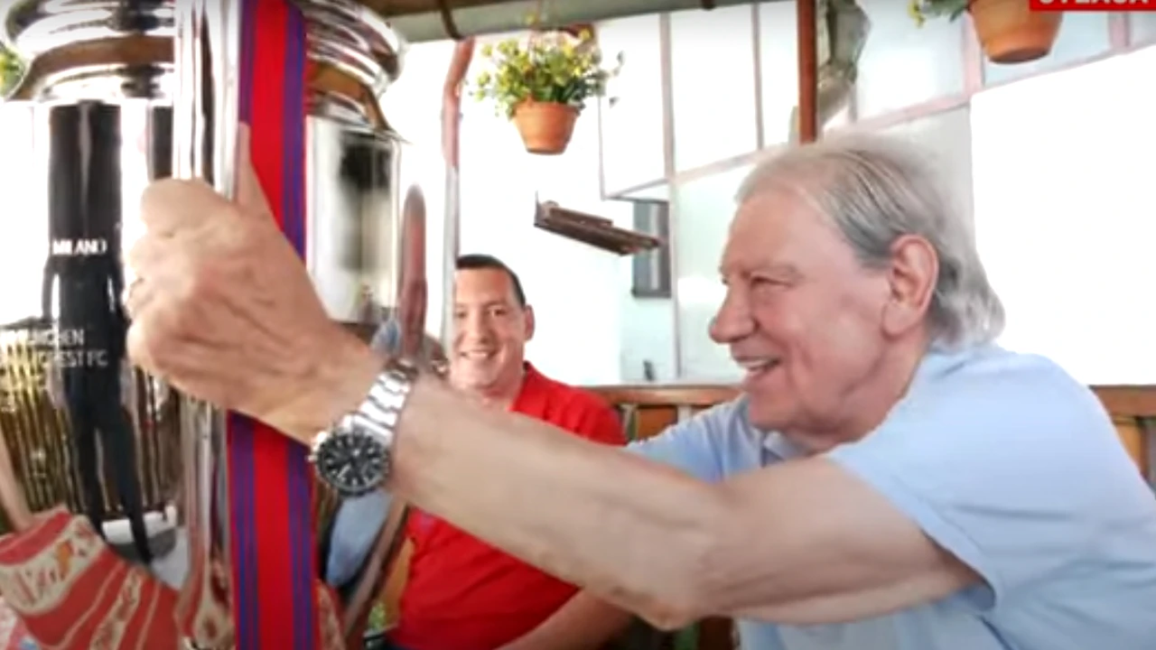 Lui Emeric Ienei i-a fost adusă acasă Cupa Campionilor Europeni. ”Din păcate, n-am văzut stadionul”