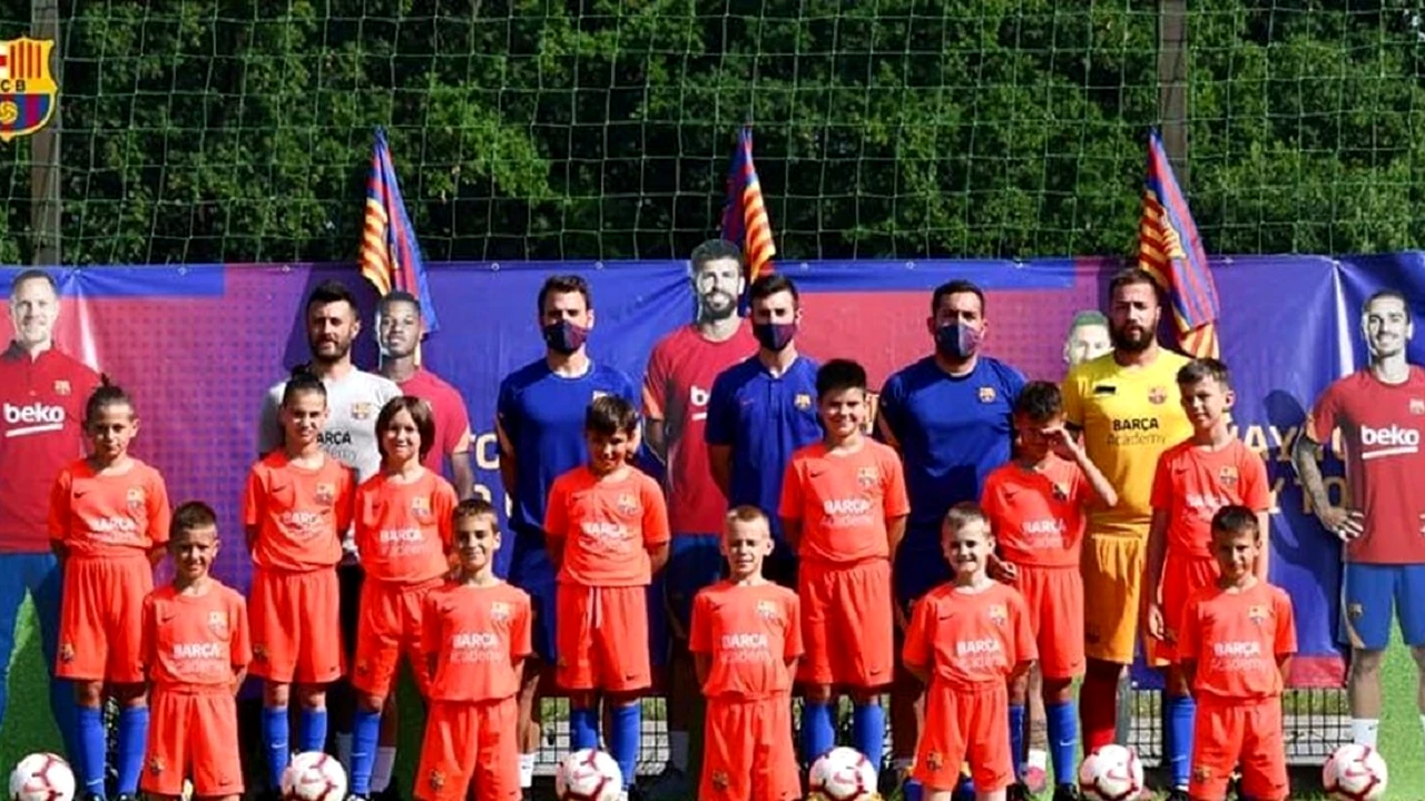Pe urmele lui Leo Messi! Un fotbalist român, invitat la celebra academie a Barcelonei – La Masia