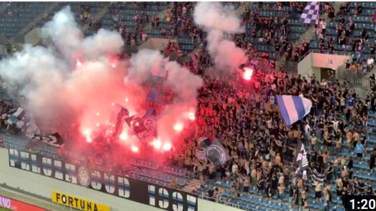 FOTO. Peluza Sud Craiova și PCH Dinamo, „înfrățite” împotriva aceluiași „dușman”: CSU Craiova. Secretul mesajului arborat de olteni și aplaudat de „câini”. „Respectul este important în orice război”