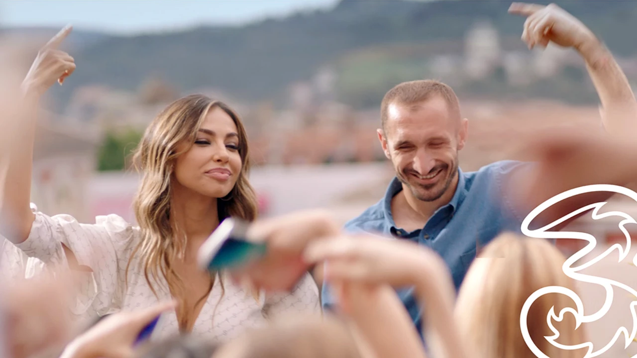 VIDEO. Frumoasa Mădălina Ghenea, lângă „bestia” Giorgio Chiellini: „Mândră că am lucrat împreună, Căpitane”