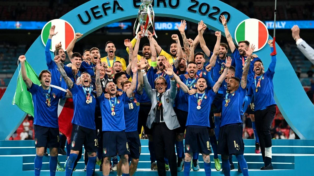 Fiul ei a devenit campion al Europei cu Italia, dar pentru femeie nu s-a schimbat nimic în acea seară. ”Am mâncat cina și am făcut curat”