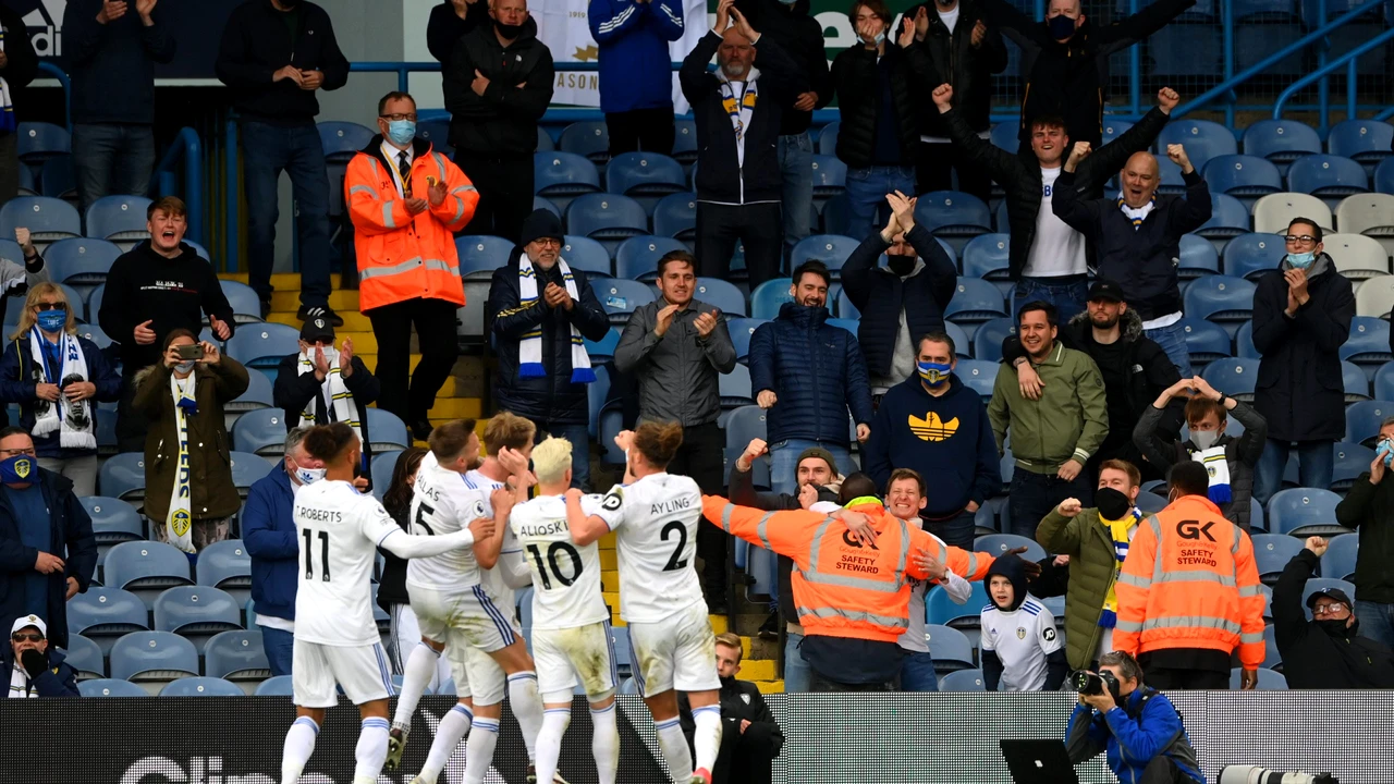 Un suporter al lui echipei Leeds, în comă după ce a căzut dintr-un copac în timp ce sărbătorea promovarea în Premier League