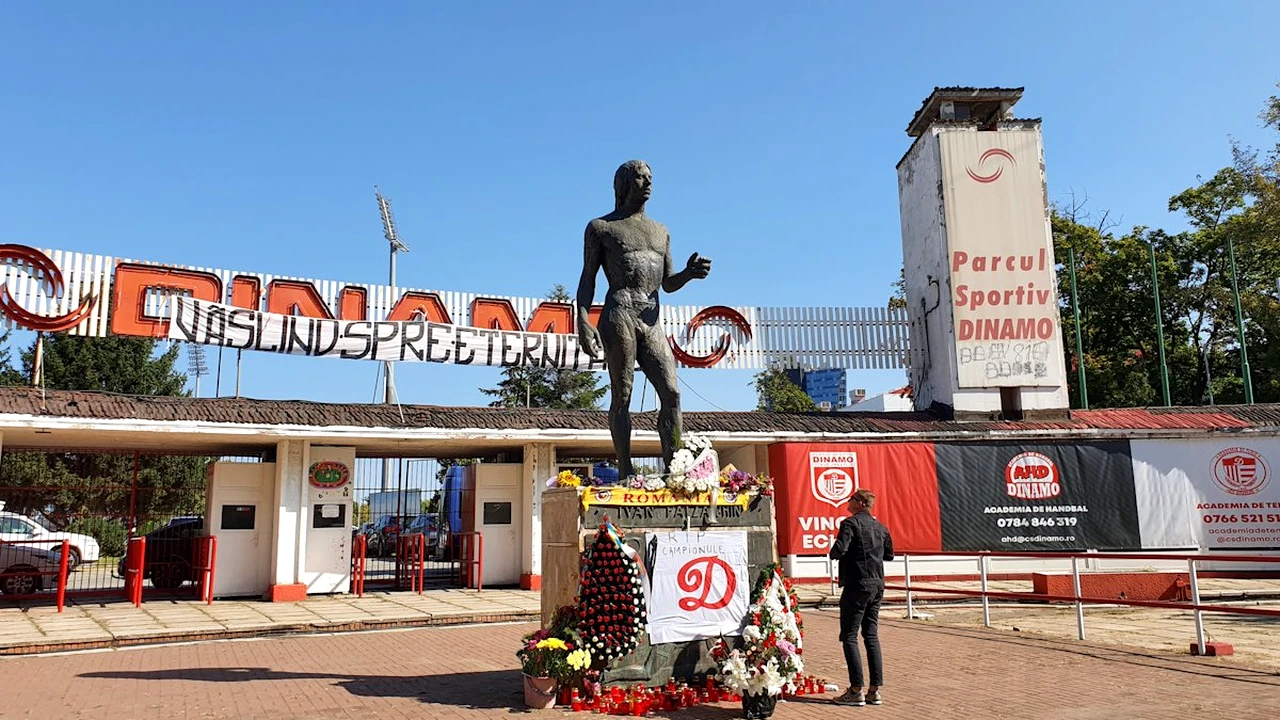 Ce a apărut la statuia lui Ivan Patzaichin din fața stadionului „Dinamo”. Trecătorii s-au oprit să vadă