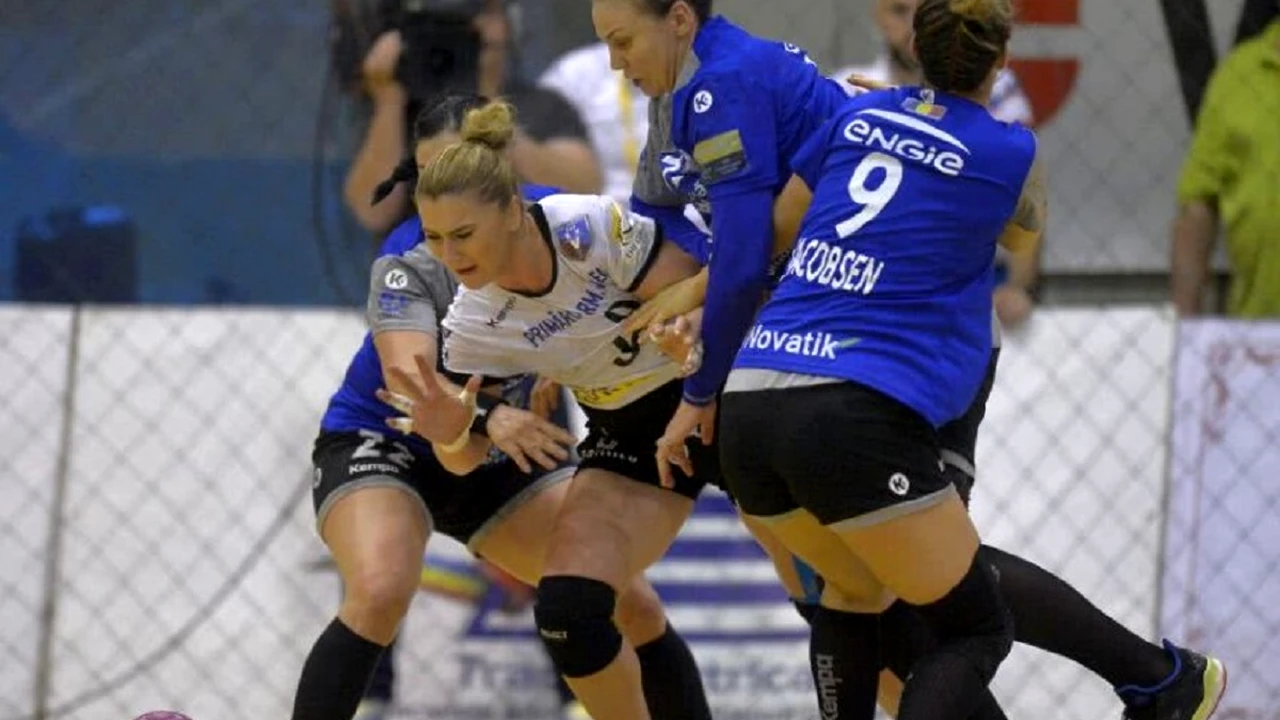 Scandal imens în handbalul românesc! Derby-ul dintre SCM Rm. Vâlcea și CSM București, decis după o gravă eroare de arbitraj, chiar la ultima fază a meciului
