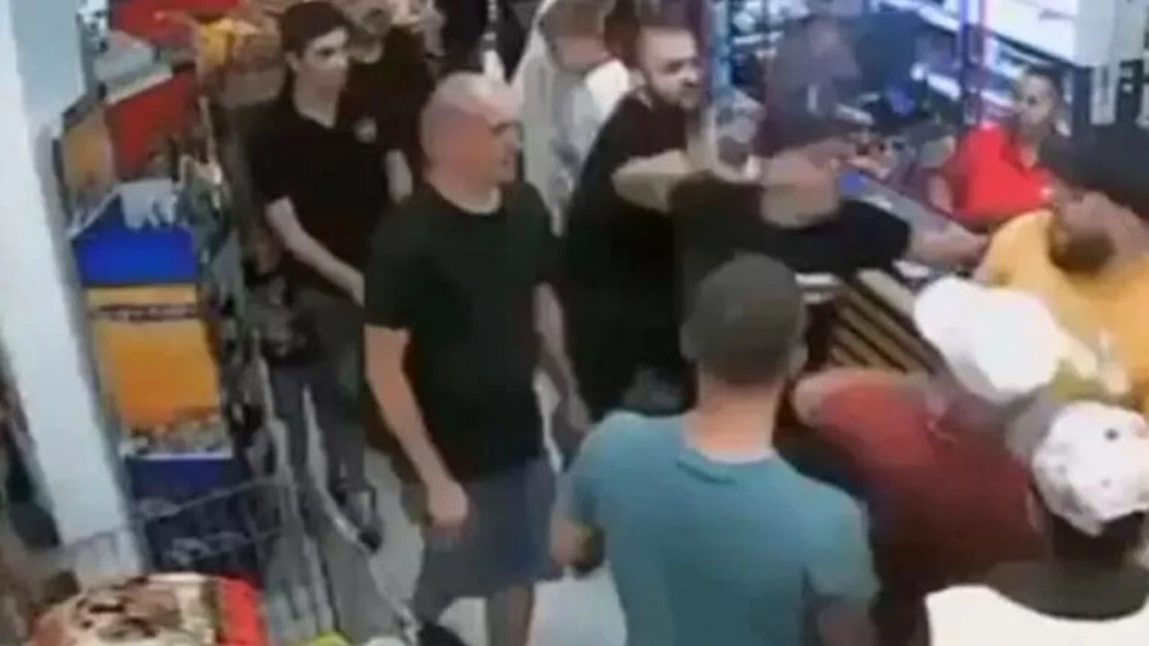 Politician bătut de fanii lui CSA Steaua. Imagini revoltătoare. VIDEO