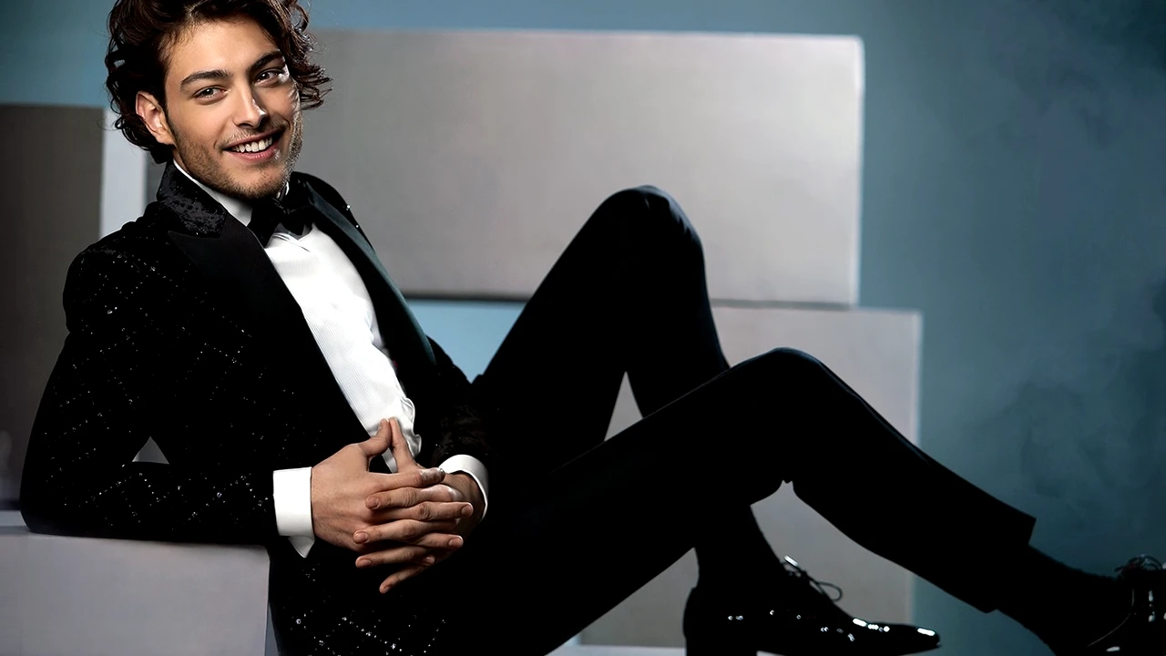 Fiul cel mic al lui Ilie Dumitrescu, îndrăgostit nebunește de un fotomodel. Imagini fabuloase cu cei doi iubiți