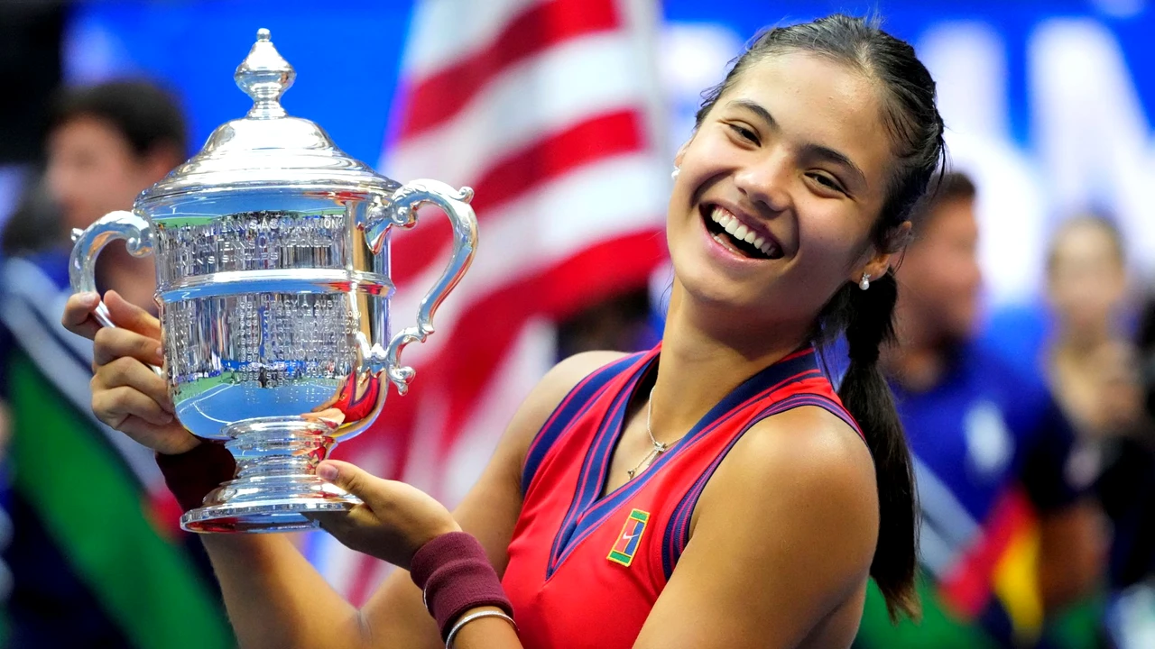 Cum a surclasat-o Emma Răducanu pe Simona Halep dintr-o semnătură. Lovitura este monumentală