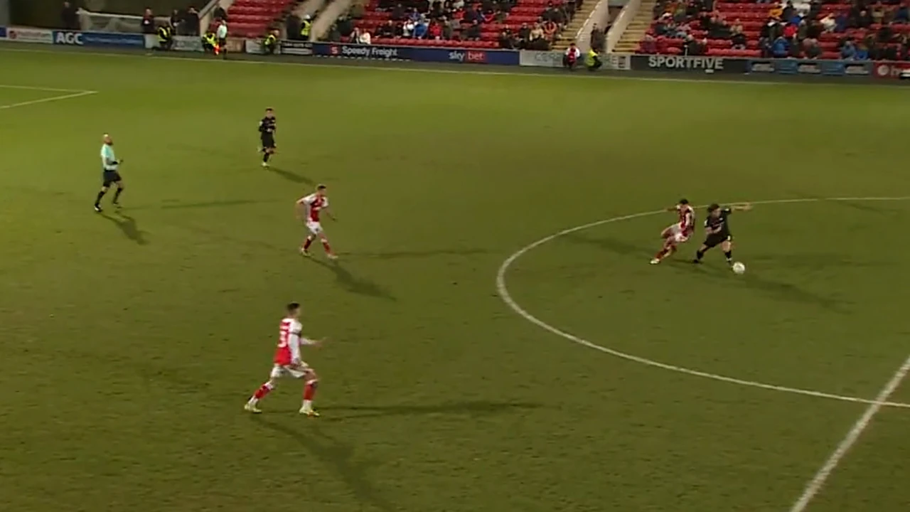 VIDEO. E golul sezonului. A adus victoria echipei sale cu un gol de la jumătatea terenului, în 90+4