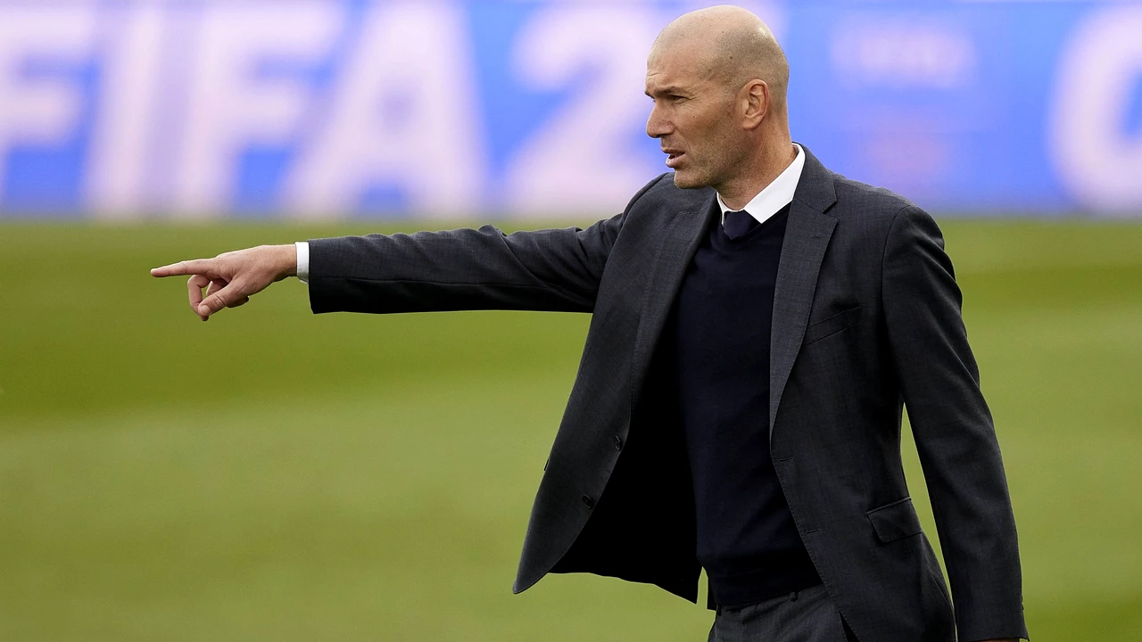 Manchester United i-a oferit un salariu uriaș lui Zinedine Zidane. Antrenorul francez nu a stat pe gânduri și i-a dat rapid răspunsul șefului de pe Old Trafford