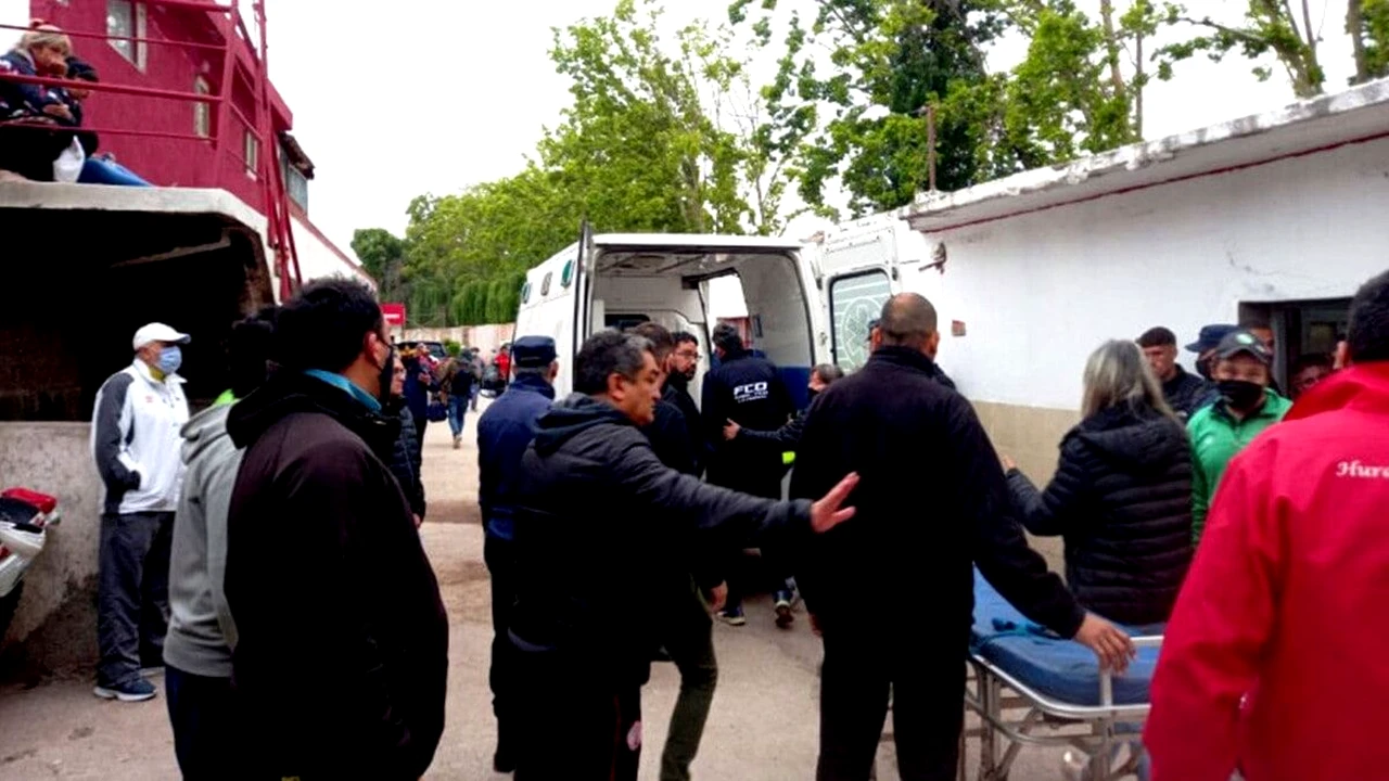 VIDEO. Un antrenor a fost împușcat din cauza unei decizii. Totul s-a petrecut pe terenul de fotbal