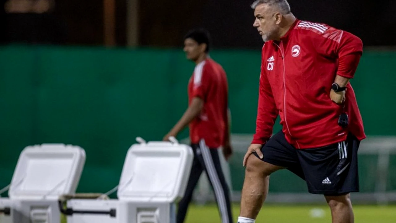 „Regele” Cosmin Olăroiu! Primele imagini cu fostul antrenor al FCSB la cârma lui Al Sharjah. Alți trei români, în staff-ul arabilor