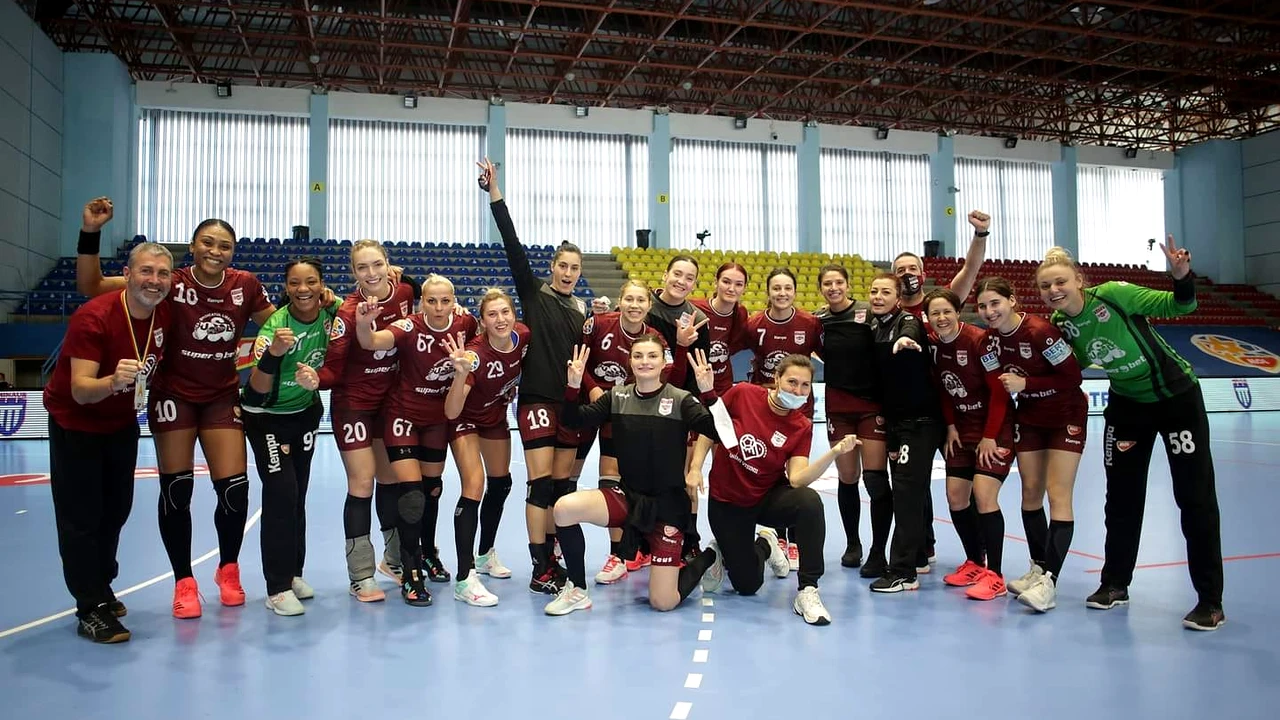 Video. Primire de gală pentru echipa de handbal feminin a Rapidului. Fanii rapidiști au făcut spectacol pe aeroportul Otopeni