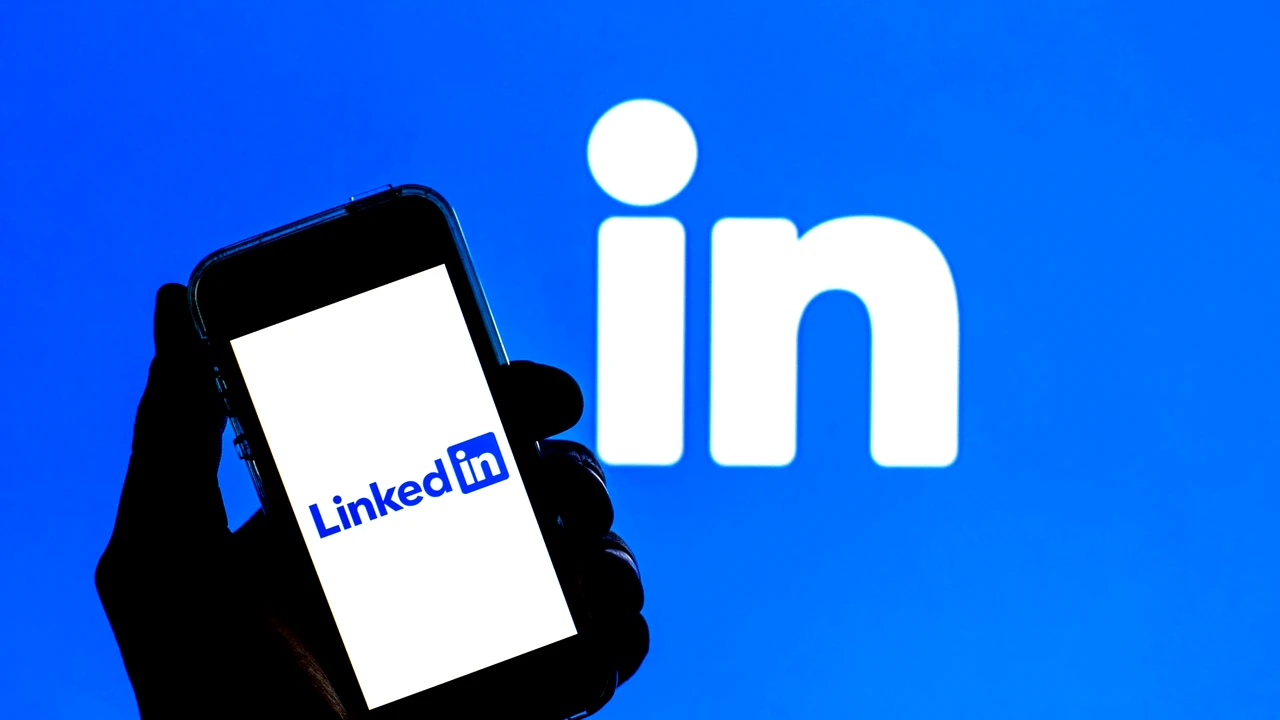 În România e necunoscut, dar Linkedin l-a ajutat să se transfere în Ucraina