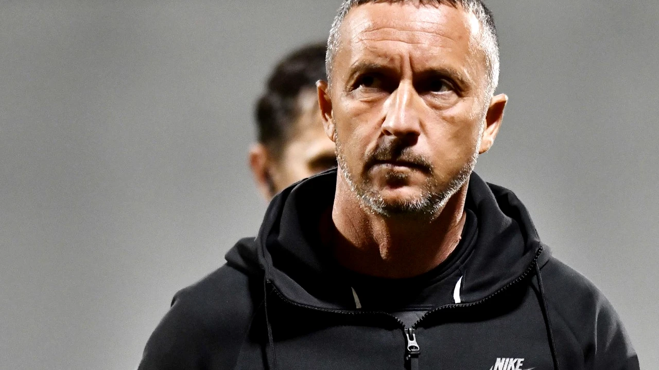 Criză de nervi a lui Mihai Stoica în direct, la tv: „Voi le știți pe toate. Știți voi că s-a băgat peste antrenor?”