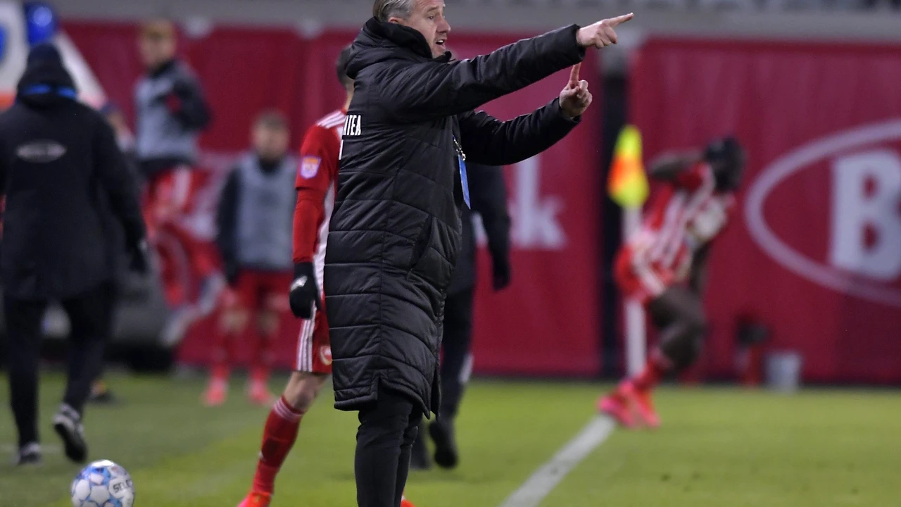 Laurențiu Reghecampf l-a anunțat că nu mai face parte din planurile sale. Un nou jucător părăsește Universitatea Craiova