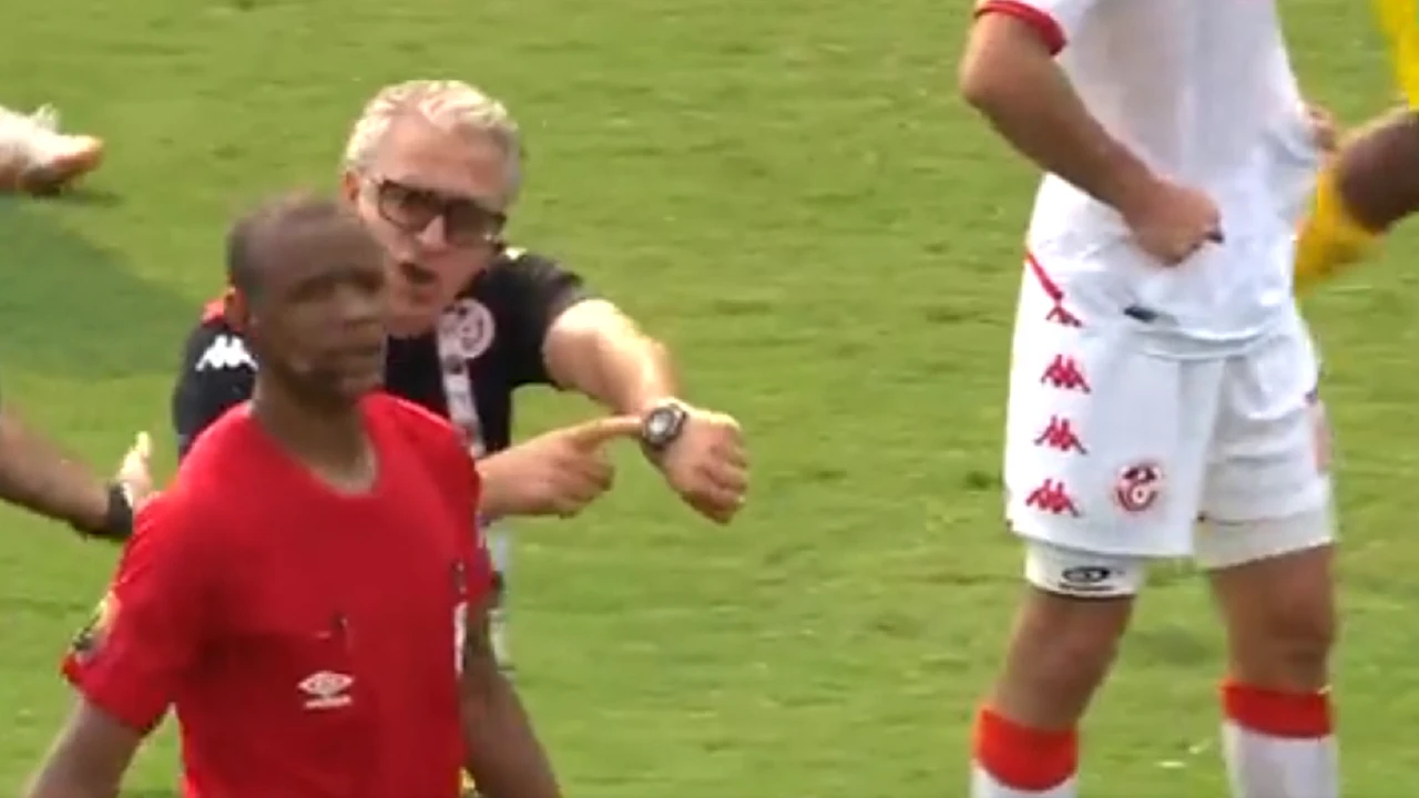 VIDEO. Magia Cupei Africii pe Națiuni. Arbitrul a fluierat de două ori finalul meciului înainte de timp și a declanșat un scandal monstru