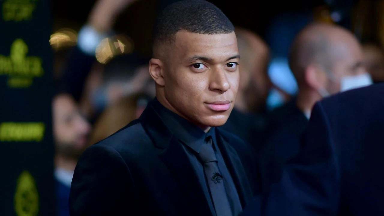 Mbappe rămâne o enigmă pentru francezi. „Ascunde ceva, parcă e politician”