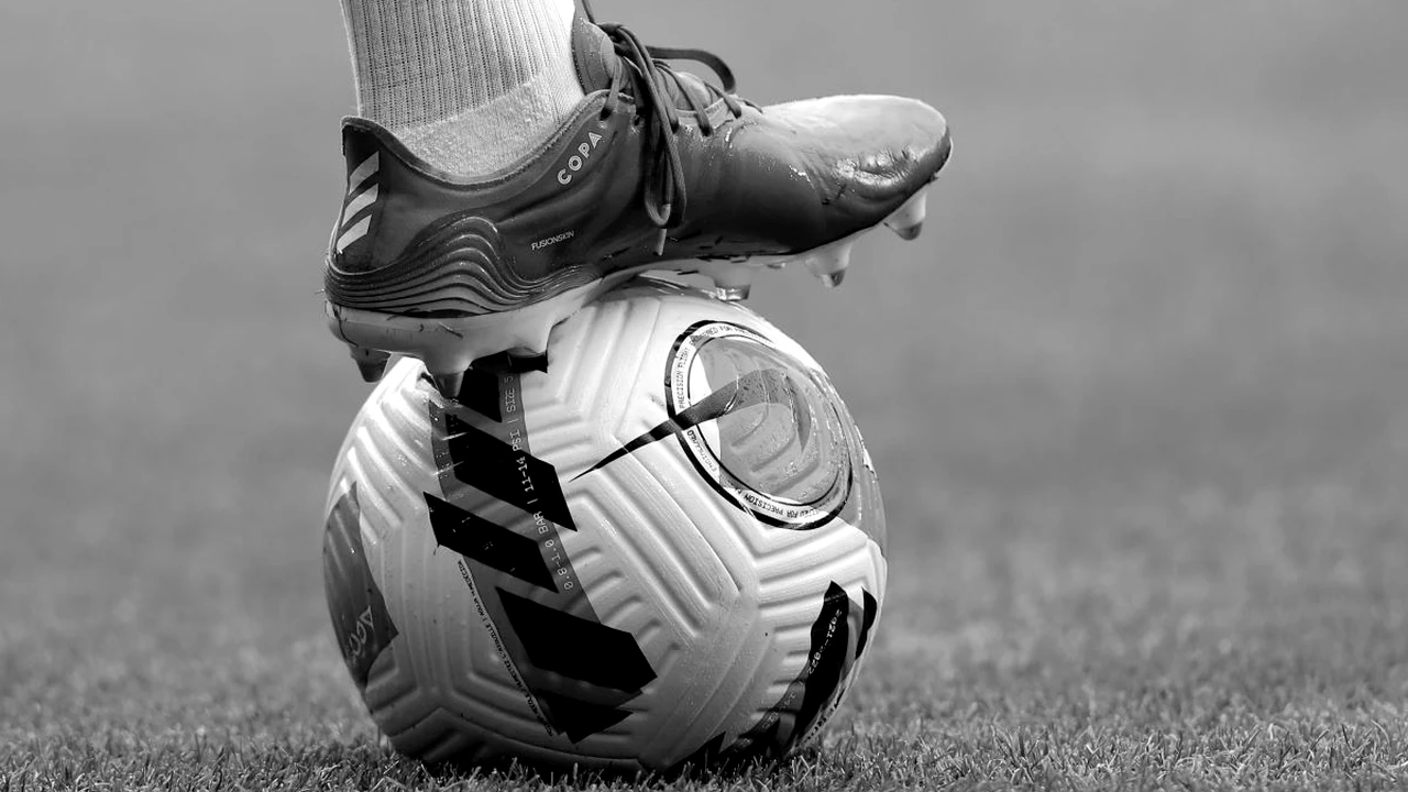 Un fotbalist de 21 de ani a murit cu zile pe teren. Rudele susțin că ar fi  fost salvat dacă ambulanța ajungea la timp