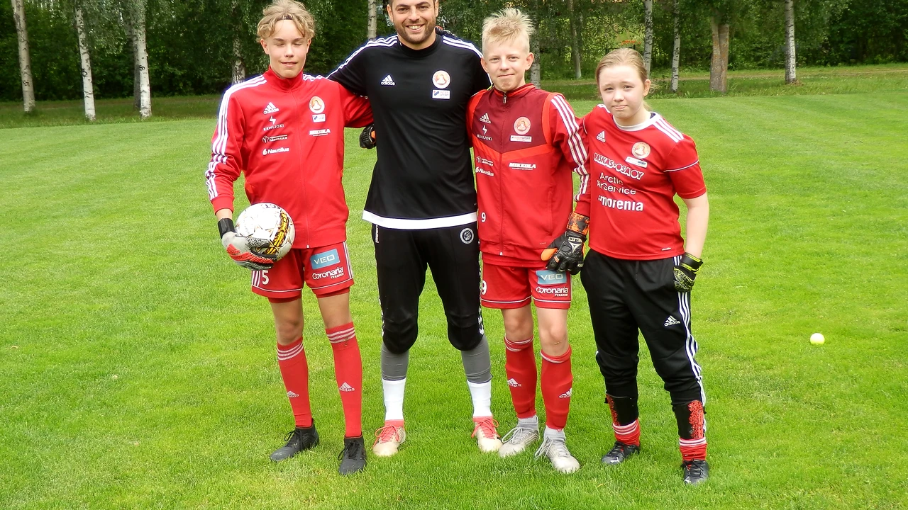 Cristian Pandelescu joacă și antrenează la clubul lui Moș Crăciun: ”E o echipă voioasă. Renii mai intră uneori pe teren și opresc meciurile”