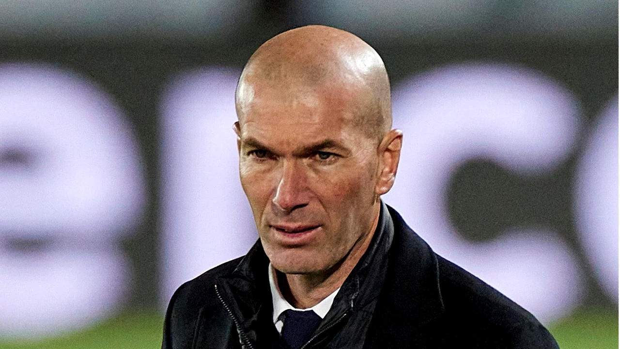 PSG nu renunță la Zinedine Zidane și îi pregătește o ofertă unică