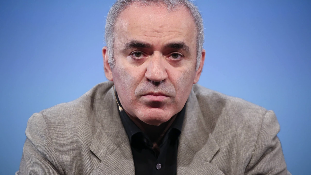 Kasparov face un apel disperat și anunță că are soluții pentru ca lumea să revină la normalitate