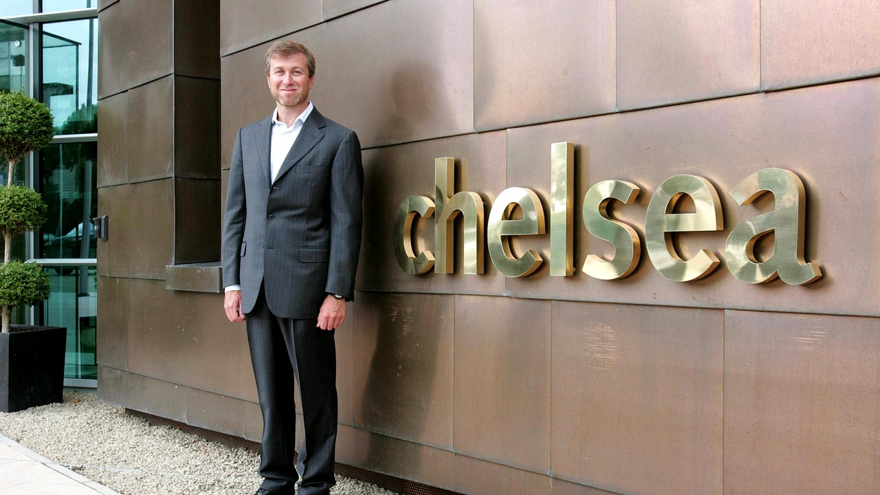 OFICIAL | Decizie istorică. Roman Abramovich a scos-o pe Chelsea la vânzare. „Tot profitul va fi donat victimelor războiului din Ucraina”