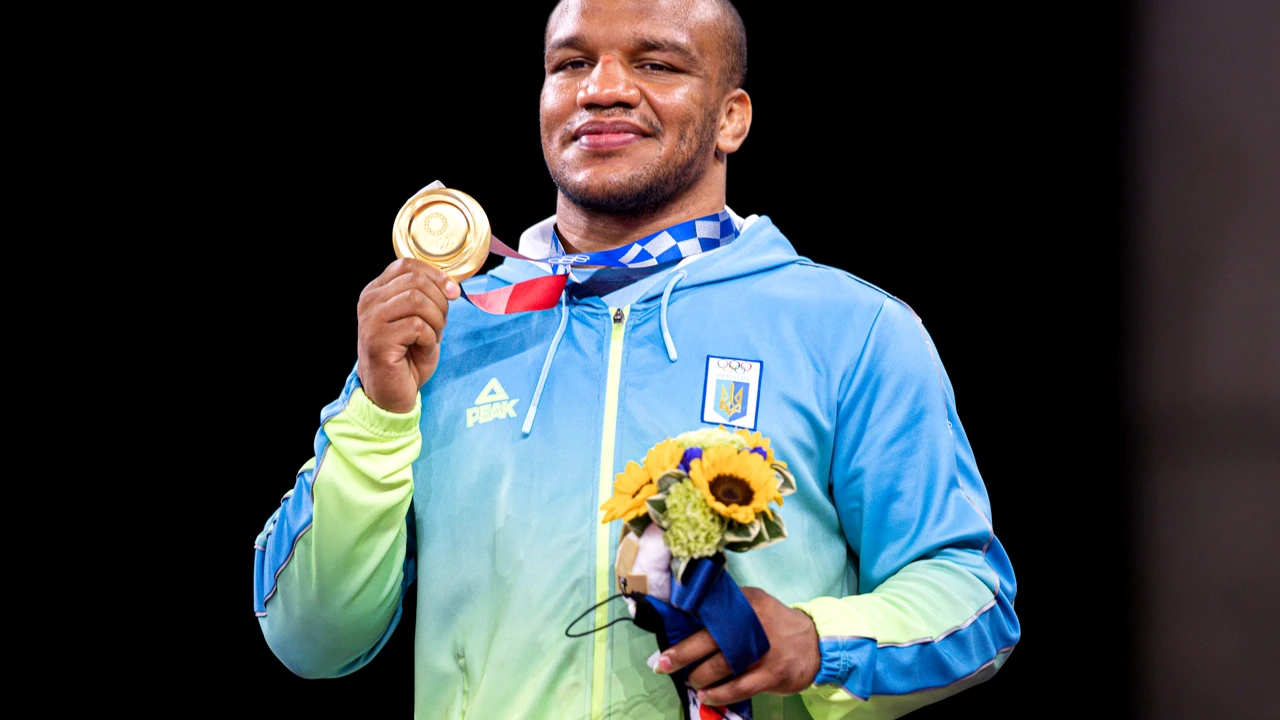 A câștigat la Tokyo singurul aur pentru Ucraina și acum are 3 pistoale și o grenadă, pe birou. Cum a ajuns un campion olimpic să fie ținta lui Vladimir Putin