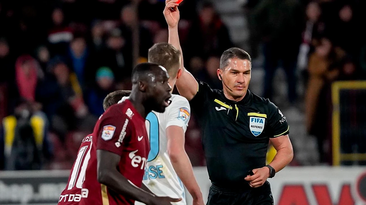 Istvan Kovacs, decizie drastică în CFR Cluj – FCSB. Eliminare directă pentru Susic, la atacul asupra lui Darius Olaru. FOTO