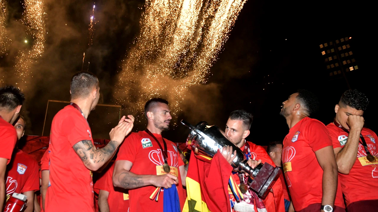 Apariție șoc a lui Vasile Dîncu la petrecerea CFR-ului. Ministrul Apărării Naționale a fost alături de Neluțu Varga