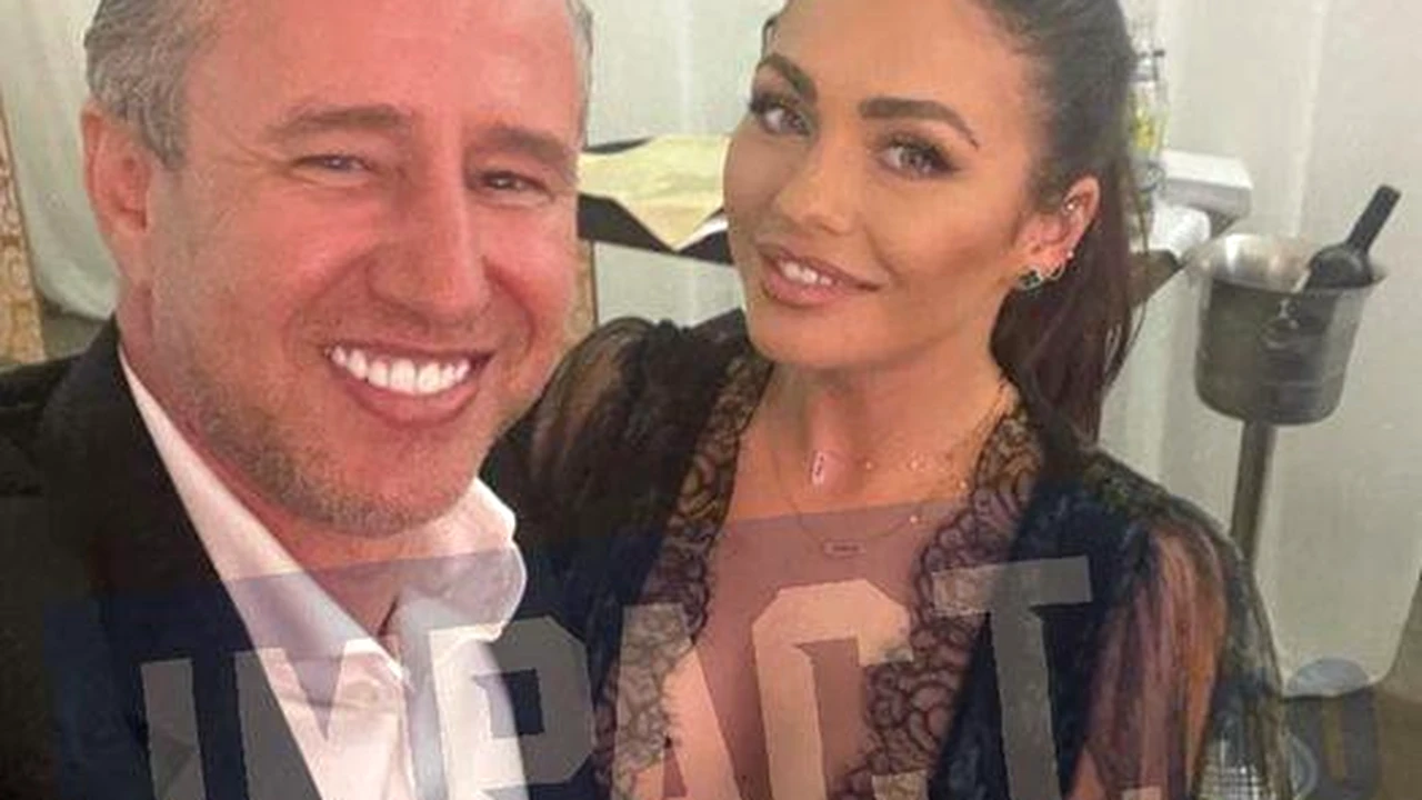 Prima fotografie cu copilul lui Laurențiu Reghecampf și al Corinei Caciuc. Antrenorul Universității Craiova e în al noulea cer