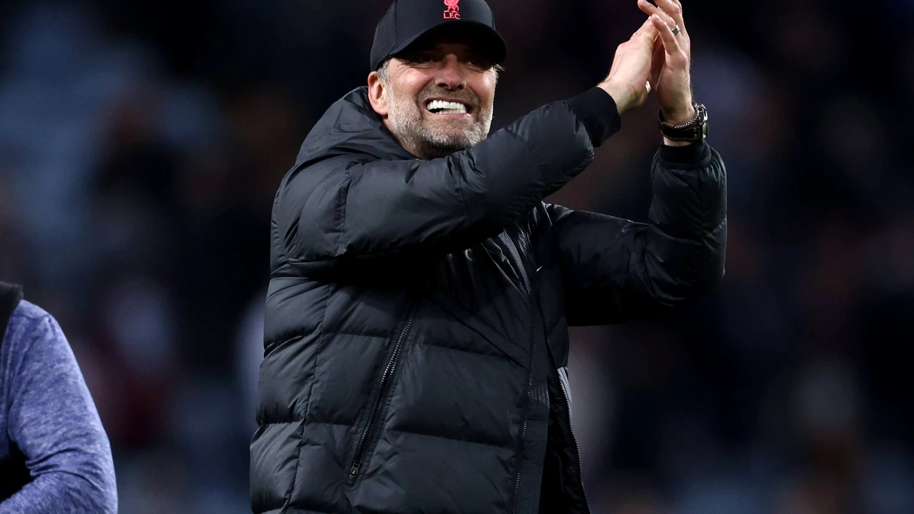 Liverpool se agață cu disperare de ultimele șanse la titlu în Premier League. Victorie la limită cu Aston Villa pentru cormorani 