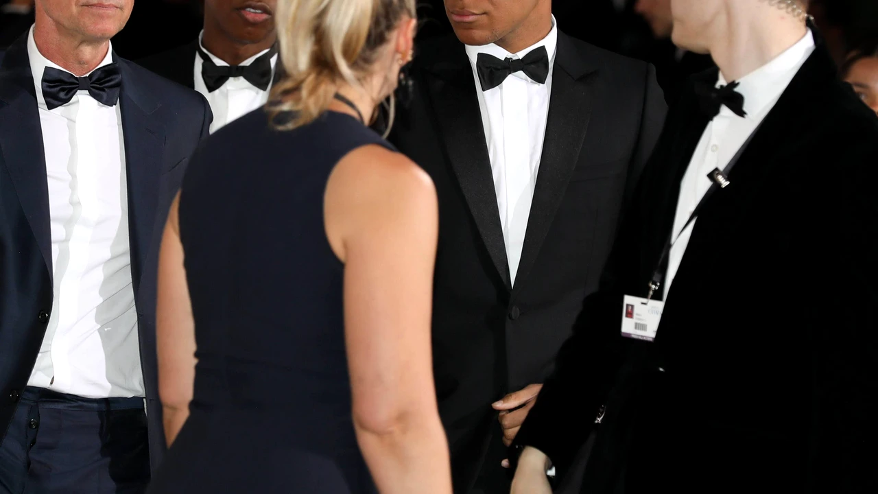 Blonda care i-a sucit mințile lui Kylian Mbappe a fost identificată. Cu cine a fost pozat la Cannes starul fotbalului francez