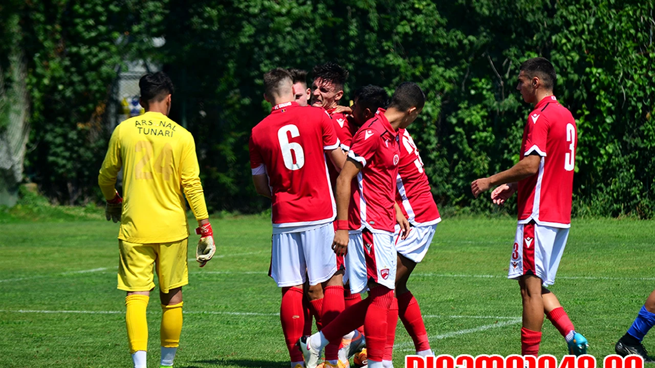 EXCLUSIV. Culmea transferului la Dinamo: primul venit, primul plecat. Ovidiu Burcă vrea să renunțe la doi jucători cu câteva zile înaintea meciului cu Progresul Spartac