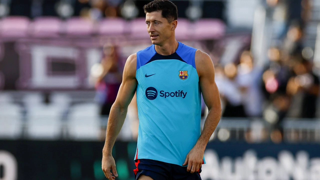 Ca în vremurile bune! Barcelona strânge o mică avere din vânzarea tricourilor cu Lewandowski