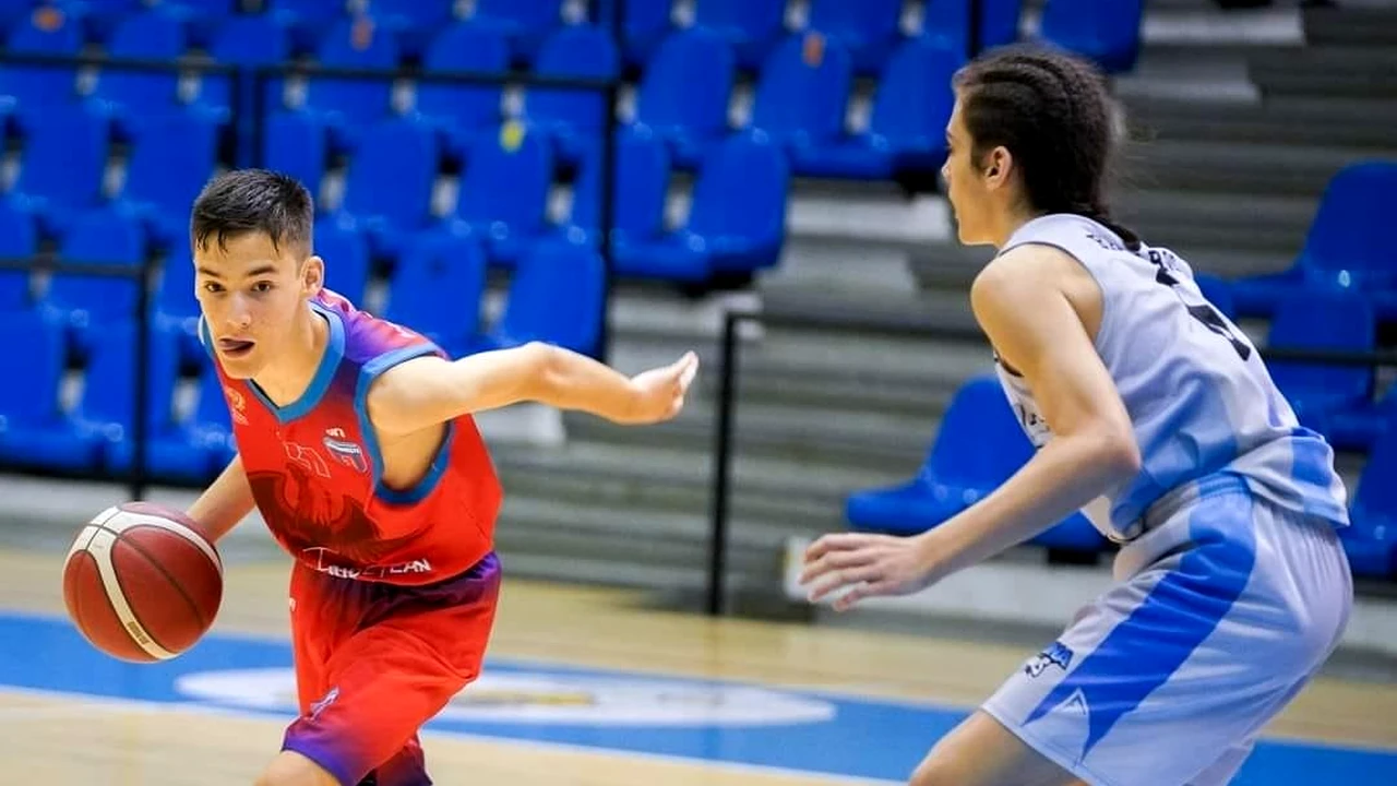 Un tânăr baschetbalist a ajuns imobilizat la pat după o accidentare groaznică. Nume importante din România strâng bani pentru operația lui Radu Canciu