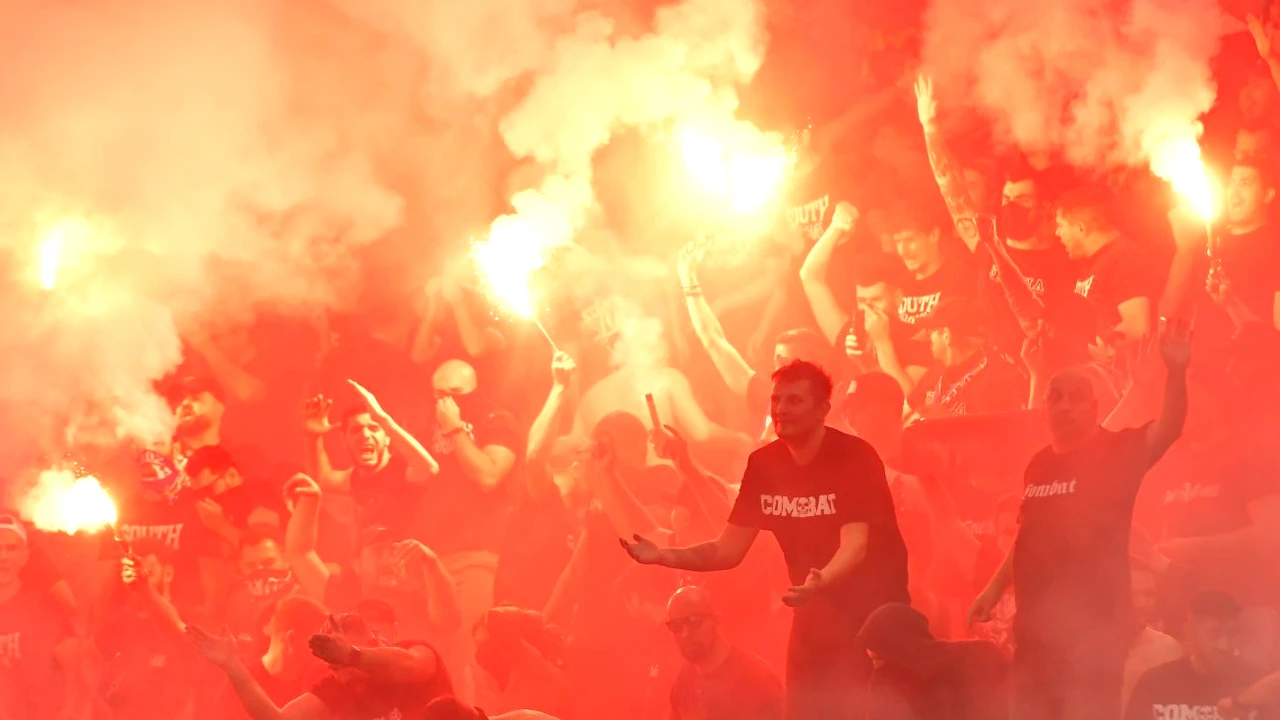 Incidentele de pe stadioanele din România ar putea fi eradicate. Ministrul Eduard Novak a început demersurile