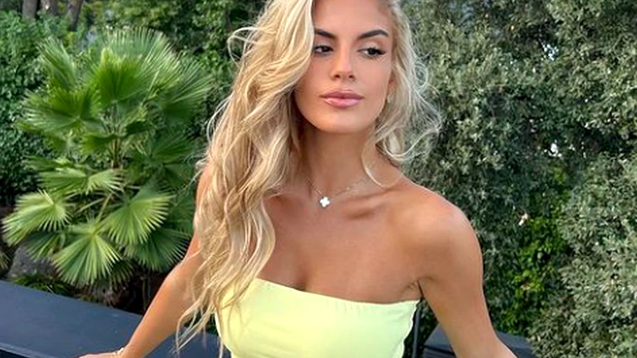 FOTO. Fata antrenorului campioanei, poze provocatoare de Halloween. Toți admiratorii au înroșit butonul de la „like”